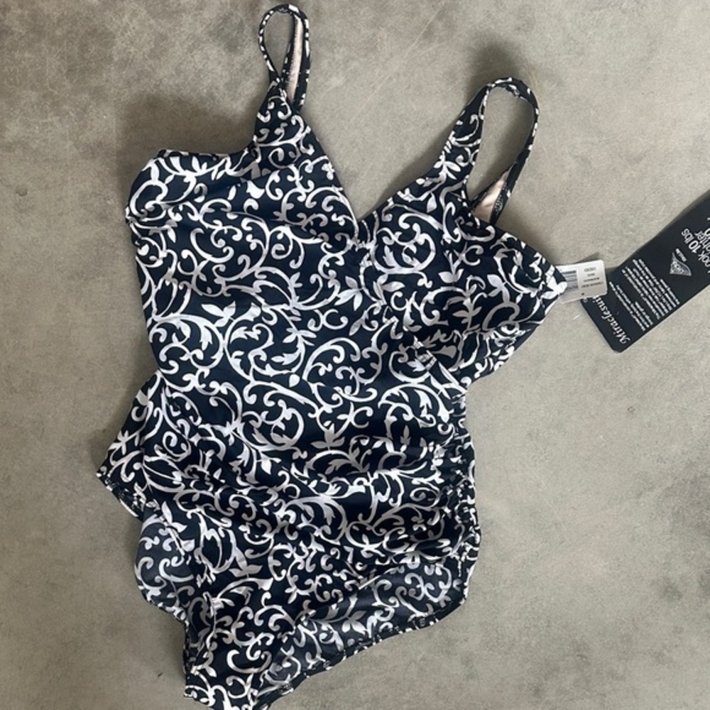 NWT Miraclesuit Black and White Swimsuit size 18DD
